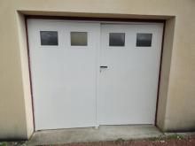 Porte de garage métallique à deux battans